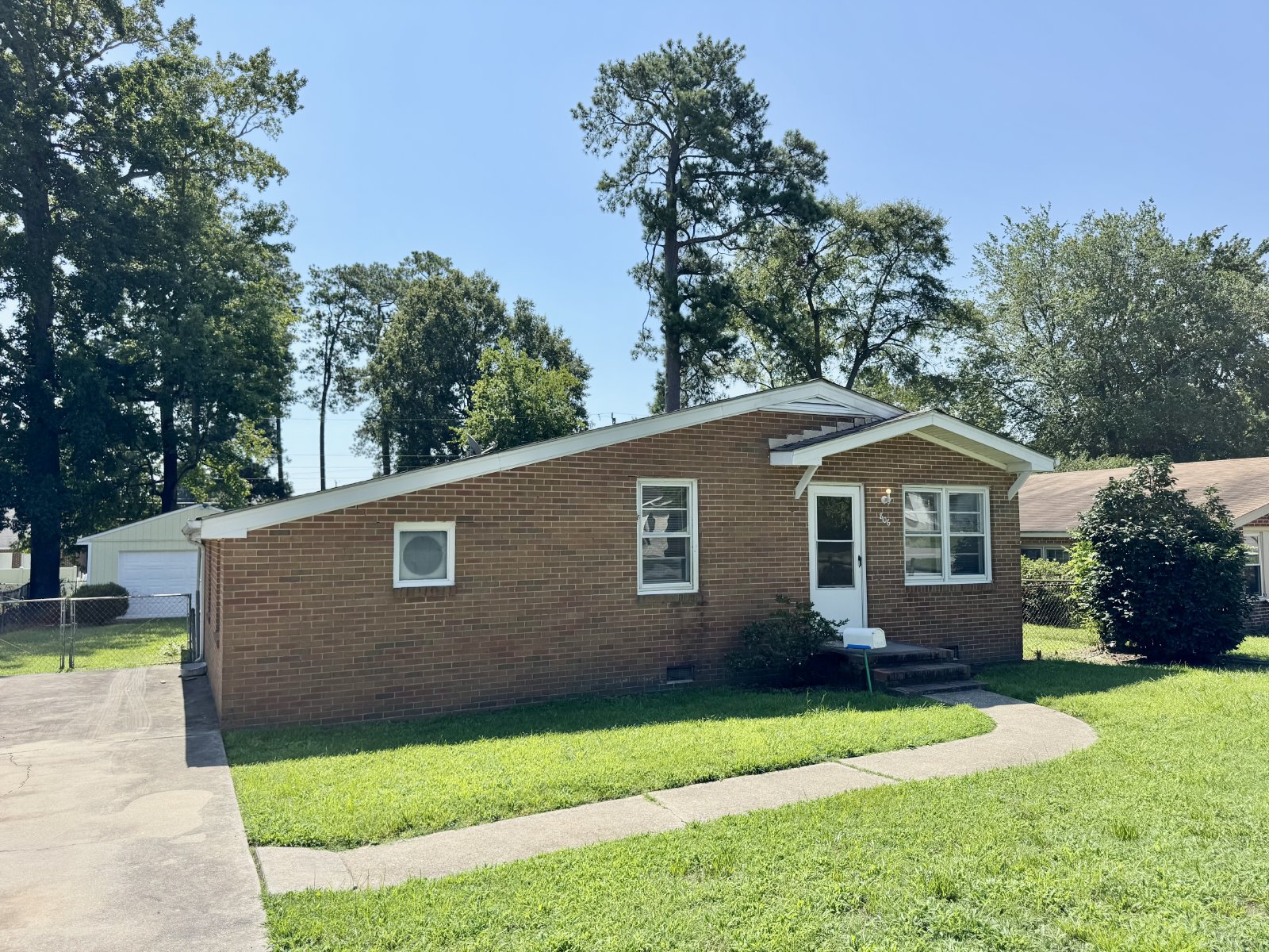 Settle in at 806 Carolina Street! property image