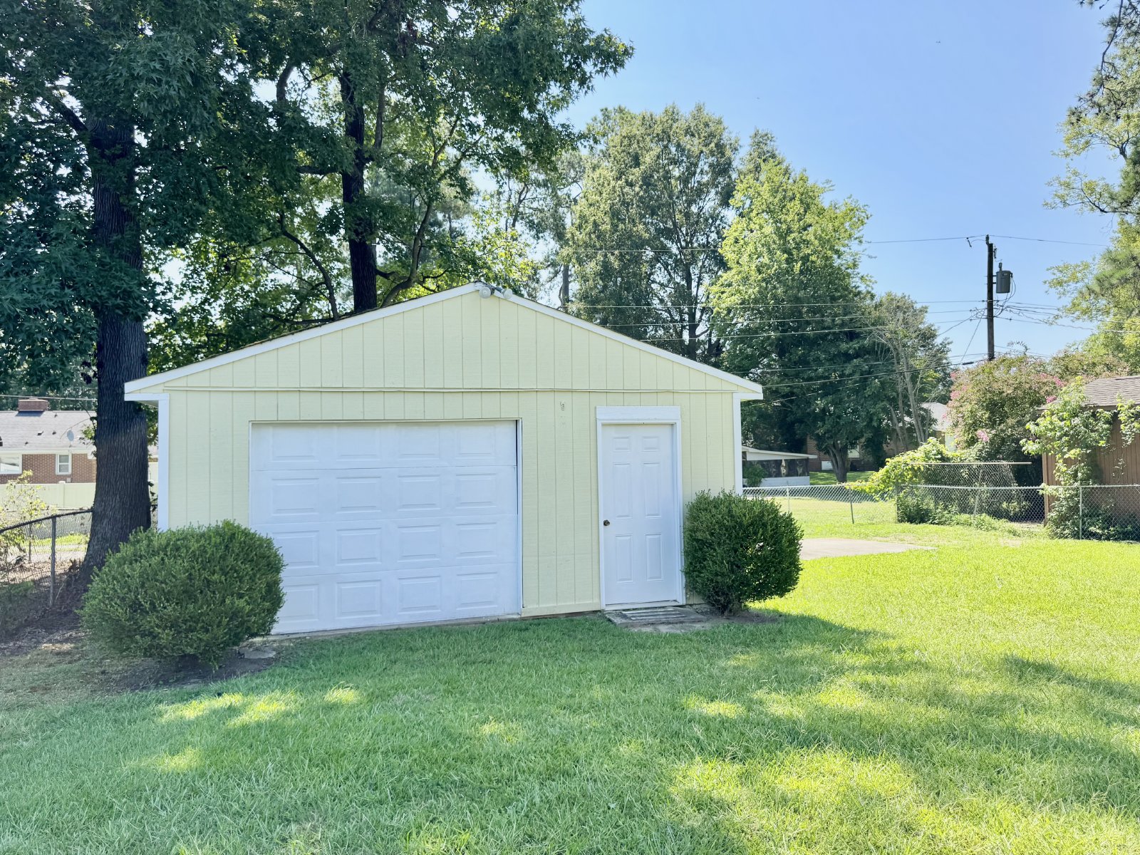 Settle in at 806 Carolina Street! property image